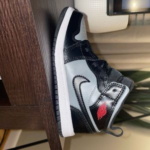 JORDAN 1 (MID) BRAND NEW
